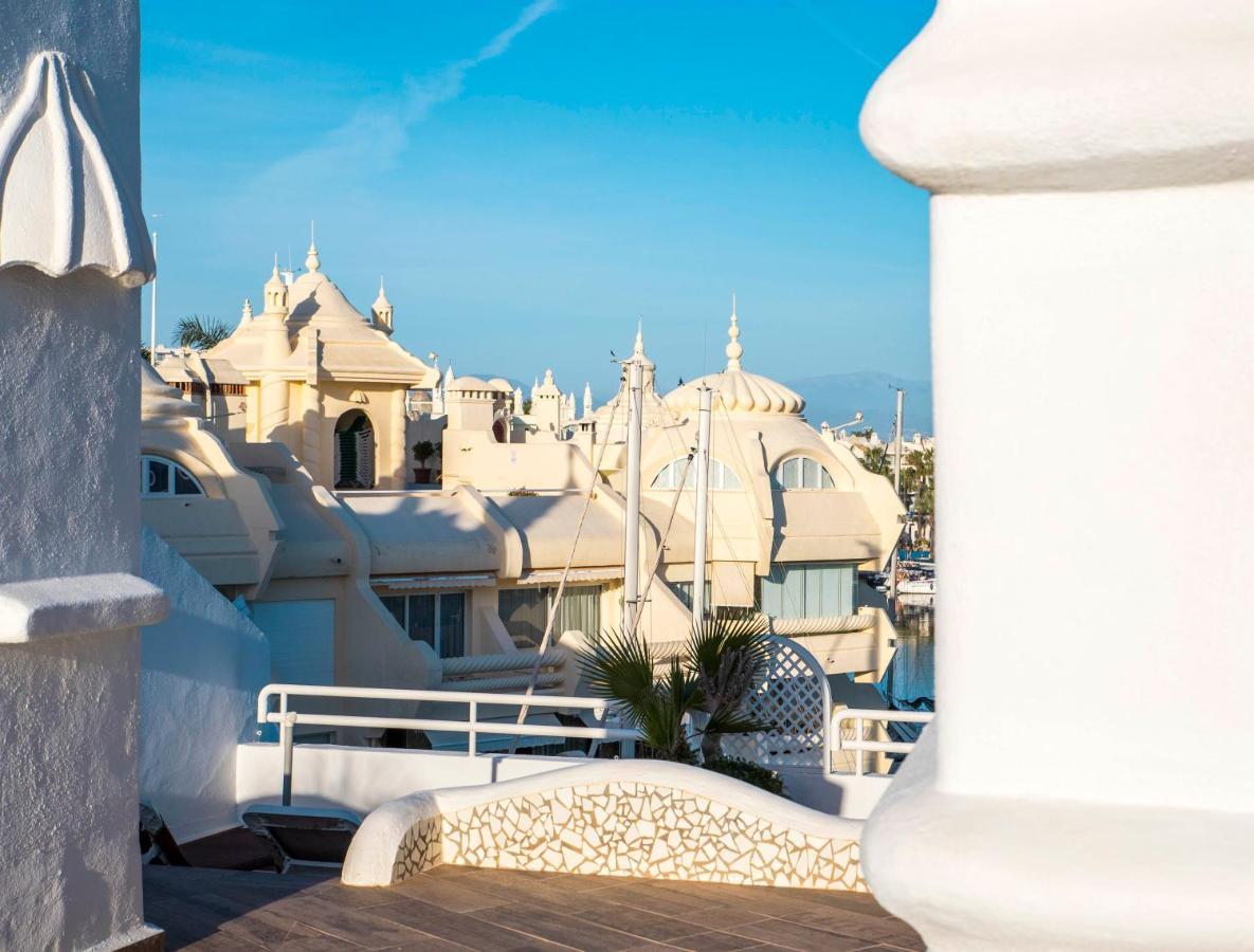 Popeye Suite: Puerto Marina Island Retreat With Rooftop Pool Benalmadena